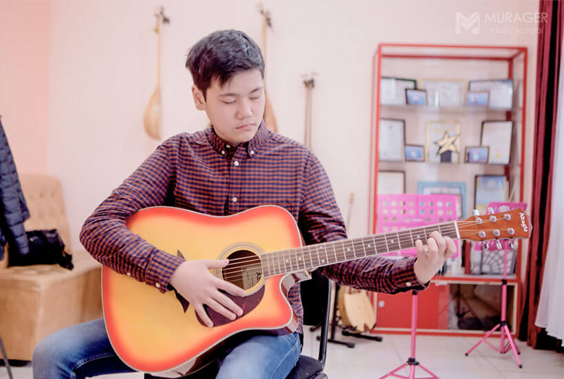 обучение на гитаре алматы