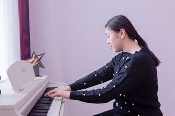 Уроки фортепьяно для взрослых в Алматы