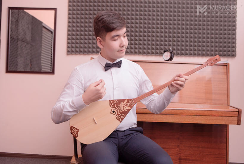 обучение игры на домбре в Алматы